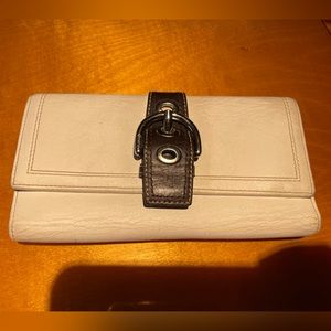 Coach Soho White Trifold Long Buckle Wallet - Rare